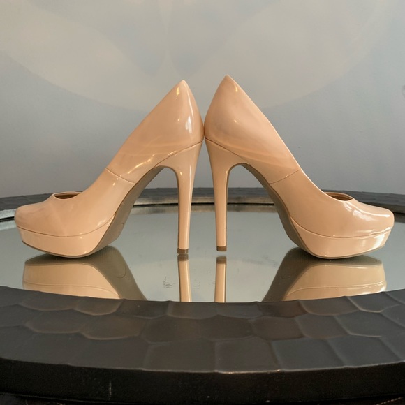 Sexy Bebe Amia Nude Platforms - Picture 1 of 3